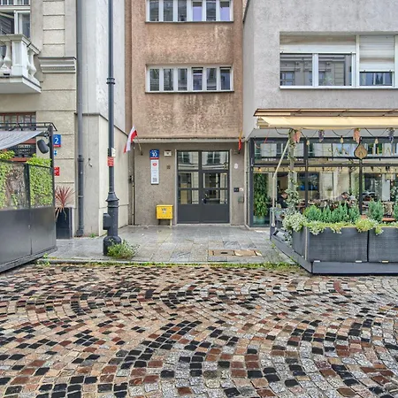Center Apartment *