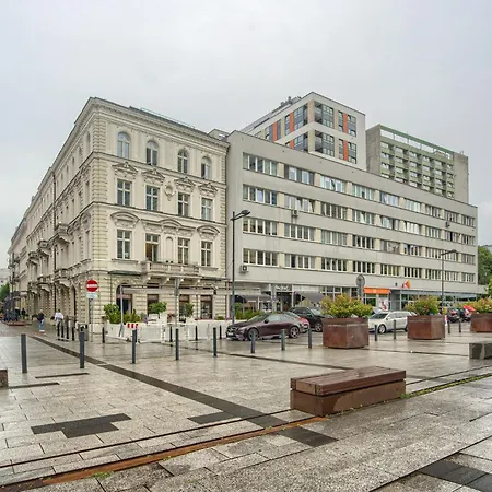 Center * Varsó